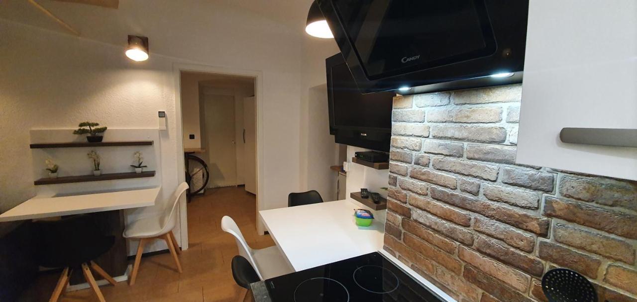 Station Between Dragon And Triple Bridges Apartma *
